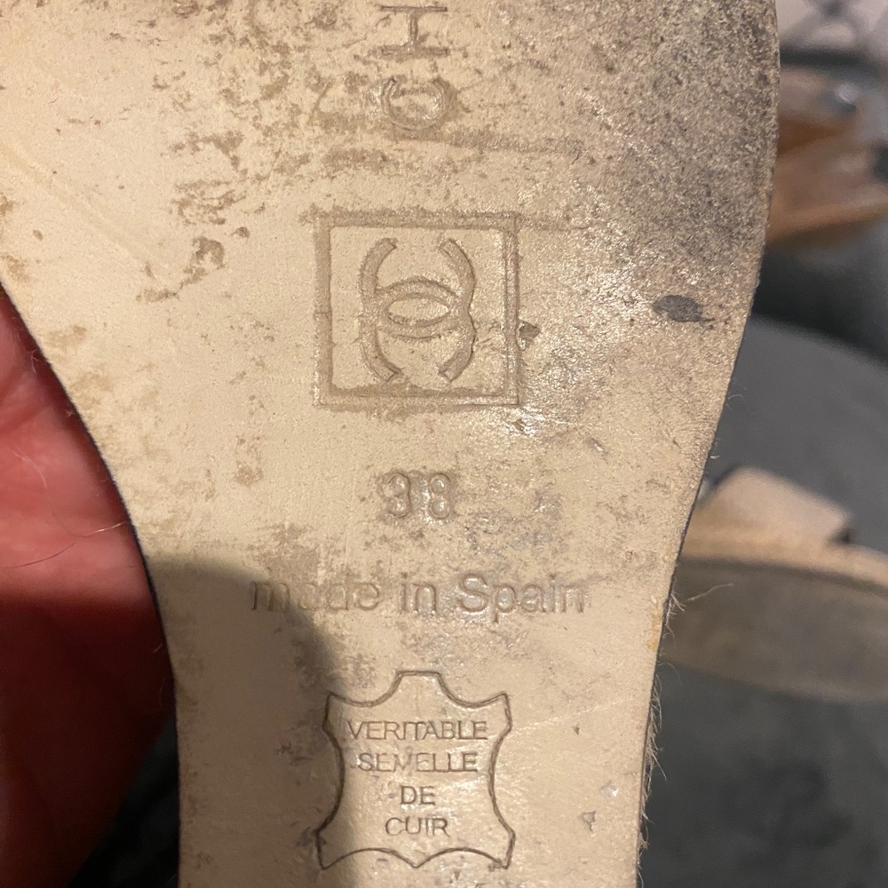 Chanel wrap around wedge size 38/8 tan with black logos woven wedge heel - Picture 7 of 7